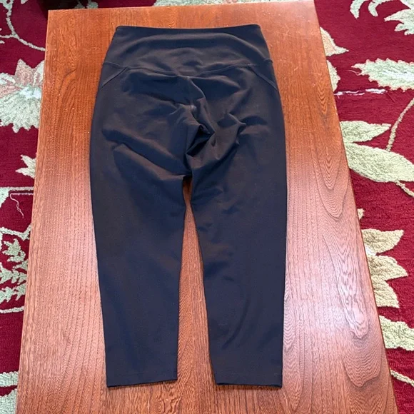 Girlfriend Collective Classic Black Cropped Leggings Medium - Picture 7 of 10